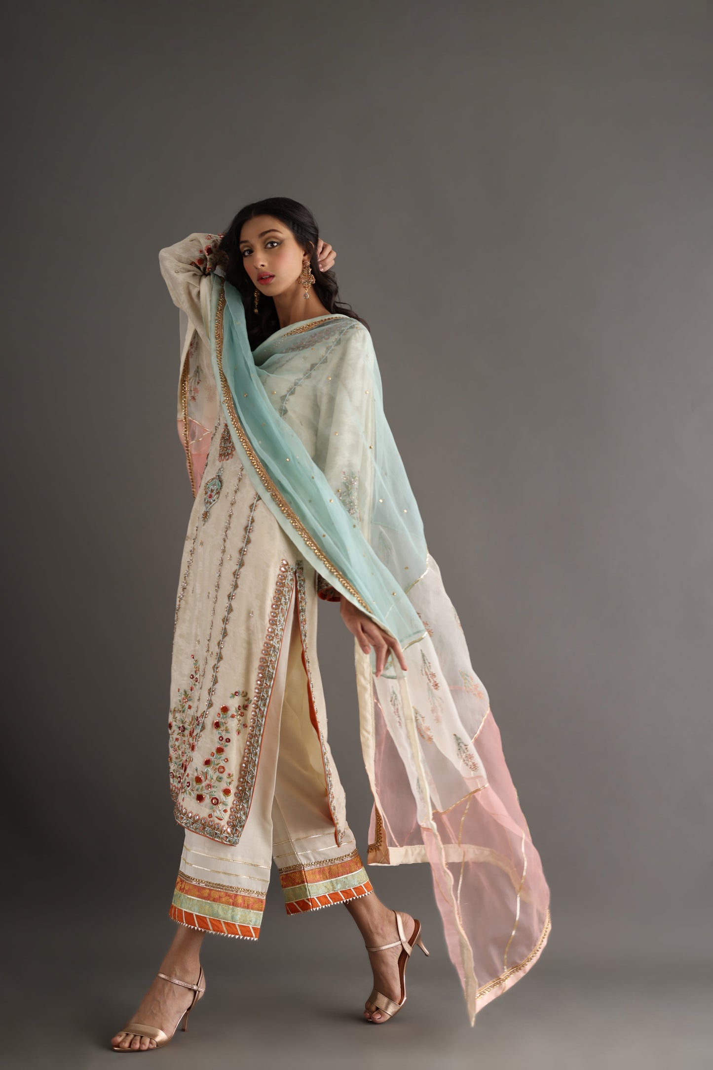 Iffat Kurta