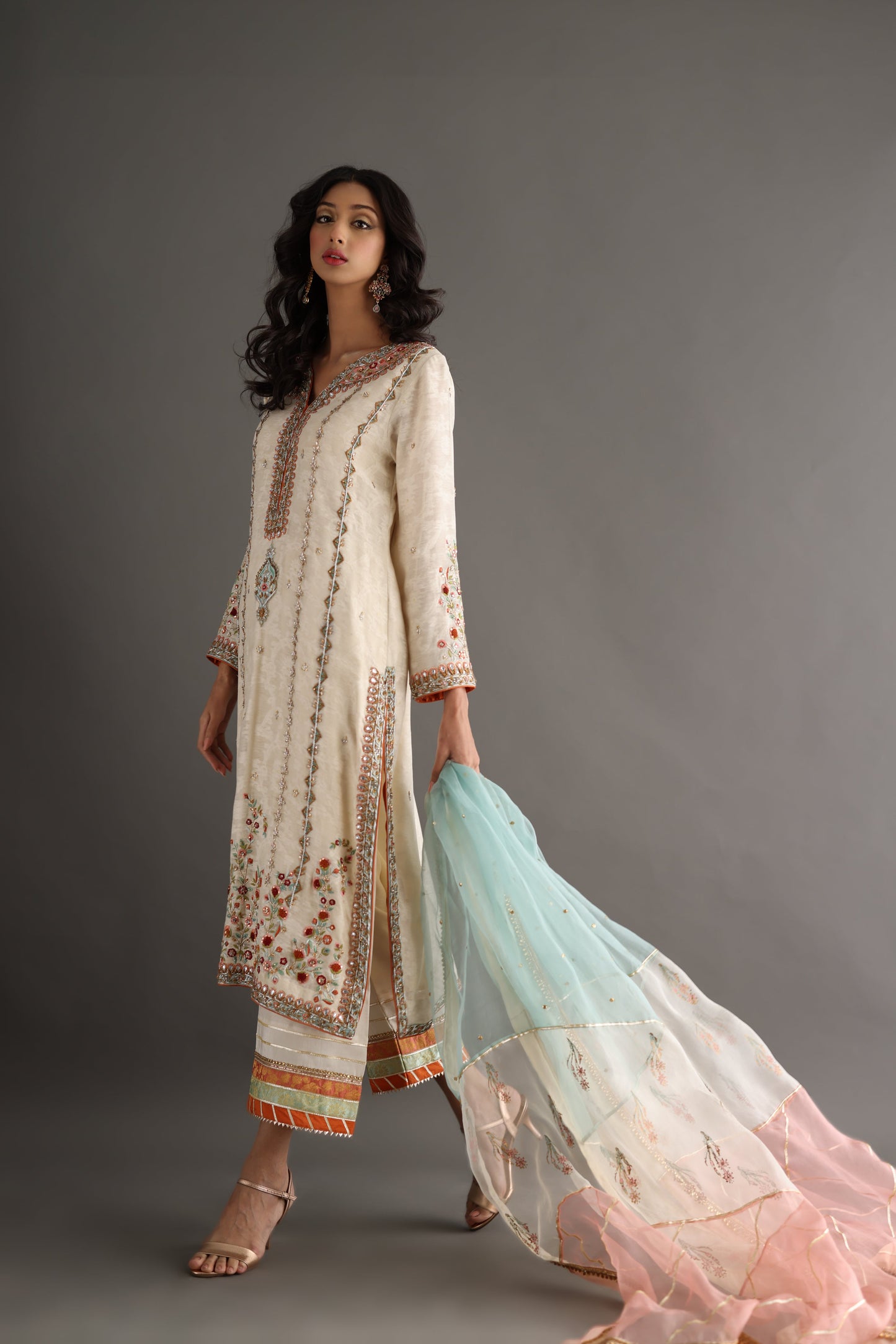 Iffat Kurta